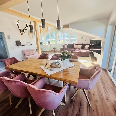 23 Neu Erbaute Mit Schloss- Und Panoramablick Apartment